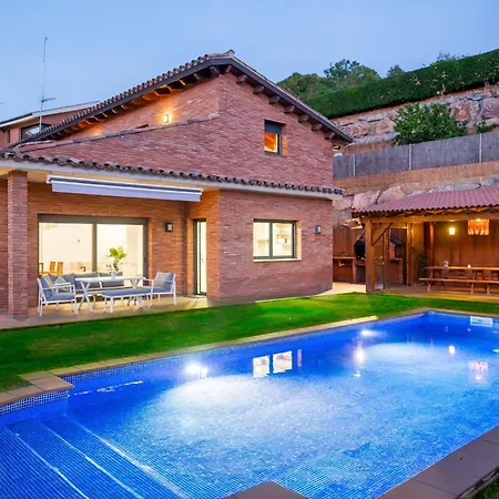 Fantastic House With Jacuzzy Ideal For Families