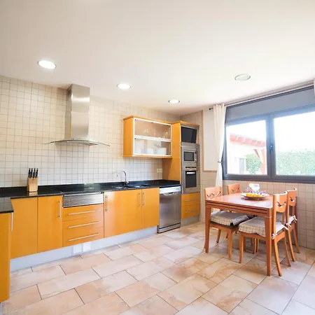 Semesterbostad Fantastic House With Jacuzzy Ideal For Families Sant Andreu de Llavaneres