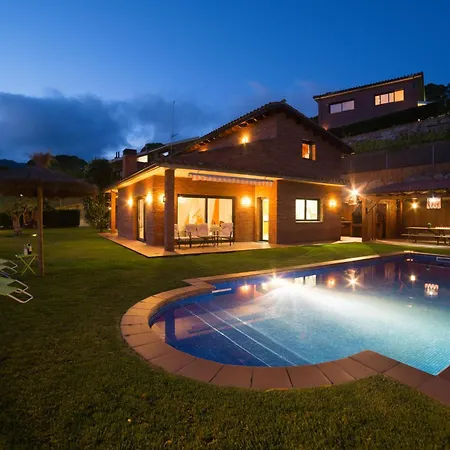 Semesterbostad Fantastic House With Jacuzzy Ideal For Families
